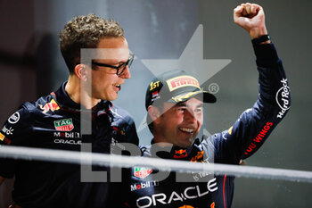 2022-10-02 - podium PEREZ Sergio (mex), Red Bull Racing RB18, portrait during the Formula 1 Singapore Airlines Singapore Grand Prix 2022, 17th round of the 2022 FIA Formula One World Championship from September 30 to October 02, 2022 on the Marina Bay Street Circuit, in Singapore - F1 - SINGAPORE GRAND PRIX 2022 - RACE - FORMULA 1 - MOTORS