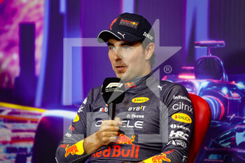 2022-10-02 - PEREZ Sergio (mex), Red Bull Racing RB18, portrait, press conference during the Formula 1 Singapore Airlines Singapore Grand Prix 2022, 17th round of the 2022 FIA Formula One World Championship from September 30 to October 02, 2022 on the Marina Bay Street Circuit, in Singapore - F1 - SINGAPORE GRAND PRIX 2022 - RACE - FORMULA 1 - MOTORS