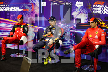 2022-10-02 - LECLERC Charles (mco), Scuderia Ferrari F1-75, portrait, PEREZ Sergio (mex), Red Bull Racing RB18, portrait SAINZ Carlos (spa), Scuderia Ferrari F1-75, portrait, press conference during the Formula 1 Singapore Airlines Singapore Grand Prix 2022, 17th round of the 2022 FIA Formula One World Championship from September 30 to October 02, 2022 on the Marina Bay Street Circuit, in Singapore - F1 - SINGAPORE GRAND PRIX 2022 - RACE - FORMULA 1 - MOTORS