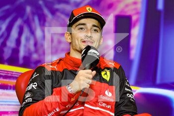 2022-10-02 - LECLERC Charles (mco), Scuderia Ferrari F1-75, portrait press conference during the Formula 1 Singapore Airlines Singapore Grand Prix 2022, 17th round of the 2022 FIA Formula One World Championship from September 30 to October 02, 2022 on the Marina Bay Street Circuit, in Singapore - F1 - SINGAPORE GRAND PRIX 2022 - RACE - FORMULA 1 - MOTORS