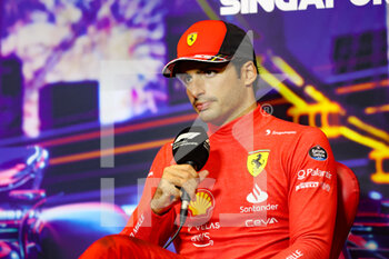 2022-10-02 - SAINZ Carlos (spa), Scuderia Ferrari F1-75, portrait, press conference during the Formula 1 Singapore Airlines Singapore Grand Prix 2022, 17th round of the 2022 FIA Formula One World Championship from September 30 to October 02, 2022 on the Marina Bay Street Circuit, in Singapore - F1 - SINGAPORE GRAND PRIX 2022 - RACE - FORMULA 1 - MOTORS