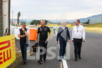06/10/2022 - MAYLANDER Bernd, FIA Safety Car driver, WHEATLEY Jonathan, Team Manager of Red Bull Racing, REID Robert, FIA Deputy President for Sport, portrait during the Formula 1 Honda Japanese Grand Prix 2022, 18th round of the 2022 FIA Formula One World Championship from October 7 to 9, 2022 on the Suzuka International Racing Course, in Suzuka, Mie Prefecture, Japan - F1 - JAPANESE GRAND PRIX 2022 - FORMULA 1 - MOTORI