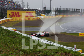 2022-10-07 - 47 SCHUMACHER Mick (ger), Haas F1 Team VF-22 Ferrari, action crash, accident, during the Formula 1 Honda Japanese Grand Prix 2022, 18th round of the 2022 FIA Formula One World Championship from October 7 to 9, 2022 on the Suzuka International Racing Course, in Suzuka, Mie Prefecture, Japan - F1 - JAPANESE GRAND PRIX 2022 - FORMULA 1 - MOTORS