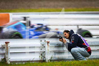 07/10/2022 - Photographer Vladimir Rys at work during the Formula 1 Honda Japanese Grand Prix 2022, 18th round of the 2022 FIA Formula One World Championship from Octobre 7 to 9, 2022 on the Suzuka International Racing Course, in Suzuka, Mie Prefecture, Japan - F1 - JAPANESE GRAND PRIX 2022 - FORMULA 1 - MOTORI