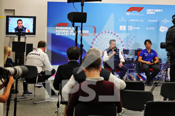 2022-10-08 - From left to right: Dave Robson (GBR) Williams Racing Head of Vehicle Performance and Ayao Komatsu (JPN) Haas F1 Team Race Engineer, portrait, in the FIA Press Conference during the Formula 1 Honda Japense Grand Prix 2022, 18th round of the 2022 FIA Formula One World Championship from Octobre 7 to 9, 2022 on the Suzuka International Racing Course, in Suzuka, Mie Prefecture, Japan - F1 - JAPANESE GRAND PRIX 2022 - FORMULA 1 - MOTORS