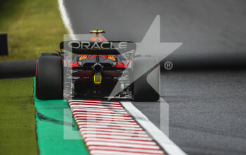 2022-10-08 - 11 PEREZ Sergio (mex), Red Bull Racing RB18, action during the Formula 1 Honda Japense Grand Prix 2022, 18th round of the 2022 FIA Formula One World Championship from Octobre 7 to 9, 2022 on the Suzuka International Racing Course, in Suzuka, Mie Prefecture, Japan - F1 - JAPANESE GRAND PRIX 2022 - FORMULA 1 - MOTORS