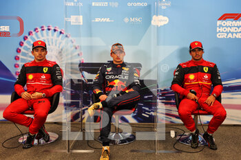 2022-10-08 - From left to right: Charles Leclerc (MON) Ferrari, Max Verstappen (NLD) Red Bull Racing and Carlos Sainz Jr (ESP) Ferrari, portrait in the post qualifying FIA Press Conference during the Formula 1 Honda Japense Grand Prix 2022, 18th round of the 2022 FIA Formula One World Championship from Octobre 7 to 9, 2022 on the Suzuka International Racing Course, in Suzuka, Mie Prefecture, Japan - F1 - JAPANESE GRAND PRIX 2022 - FORMULA 1 - MOTORS