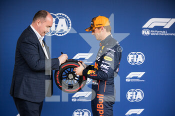 2022-10-08 - REID Robert (gbr), Deputy President for Sport of the FIA, with VERSTAPPEN Max (ned), Red Bull Racing RB18, portrait during the Formula 1 Honda Japanese Grand Prix 2022, 18th round of the 2022 FIA Formula One World Championship from Octobre 7 to 9, 2022 on the Suzuka International Racing Course, in Suzuka, Mie Prefecture, Japan - F1 - JAPANESE GRAND PRIX 2022 - FORMULA 1 - MOTORS