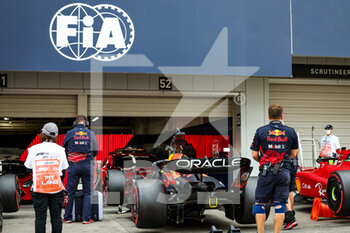 2022-10-08 - The Red Bull Racing RB18, in front of the FIA scrutineering garage during the Formula 1 Honda Japanese Grand Prix 2022, 18th round of the 2022 FIA Formula One World Championship from Octobre 7 to 9, 2022 on the Suzuka International Racing Course, in Suzuka, Mie Prefecture, Japan - F1 - JAPANESE GRAND PRIX 2022 - FORMULA 1 - MOTORS