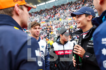 2022-10-08 - GASLY Pierre (fra), Scuderia AlphaTauri AT03, VERSTAPPEN Max (ned), Red Bull Racing RB18, RUSSELL George (gbr), Mercedes AMG F1 Team W13, portrait during the Formula 1 Honda Japanese Grand Prix 2022, 18th round of the 2022 FIA Formula One World Championship from Octobre 7 to 9, 2022 on the Suzuka International Racing Course, in Suzuka, Mie Prefecture, Japan - F1 - JAPANESE GRAND PRIX 2022 - RACE - FORMULA 1 - MOTORS
