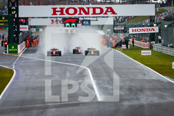 2022-10-08 - Start of the formation lap during the Formula 1 Honda Japanese Grand Prix 2022, 18th round of the 2022 FIA Formula One World Championship from Octobre 7 to 9, 2022 on the Suzuka International Racing Course, in Suzuka, Mie Prefecture, Japan - F1 - JAPANESE GRAND PRIX 2022 - RACE - FORMULA 1 - MOTORS
