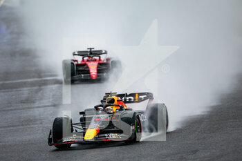 2022-10-08 - 01 VERSTAPPEN Max (nld), Red Bull Racing RB18, 16 LECLERC Charles (mco), Scuderia Ferrari F1-75, action during the Formula 1 Honda Japanese Grand Prix 2022, 18th round of the 2022 FIA Formula One World Championship from Octobre 7 to 9, 2022 on the Suzuka International Racing Course, in Suzuka, Mie Prefecture, Japan - F1 - JAPANESE GRAND PRIX 2022 - RACE - FORMULA 1 - MOTORS
