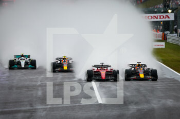 2022-10-08 - Start of the race: 01 VERSTAPPEN Max (nld), Red Bull Racing RB18, 16 LECLERC Charles (mco), Scuderia Ferrari F1-75, 11 PEREZ Sergio (mex), Red Bull Racing RB18, 44 HAMILTON Lewis (gbr), Mercedes AMG F1 Team W13, action during the Formula 1 Honda Japanese Grand Prix 2022, 18th round of the 2022 FIA Formula One World Championship from Octobre 7 to 9, 2022 on the Suzuka International Racing Course, in Suzuka, Mie Prefecture, Japan - F1 - JAPANESE GRAND PRIX 2022 - RACE - FORMULA 1 - MOTORS