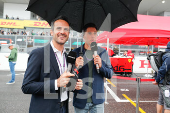 2022-10-09 - DUPIN Laurent and DUVAL Loic on the starting grid, grille de depart, portrait during the Formula 1 Honda Japanese Grand Prix 2022, 18th round of the 2022 FIA Formula One World Championship from October 7 to 9, 2022 on the Suzuka International Racing Course, in Suzuka, Mie Prefecture, Japan - F1 - JAPANESE GRAND PRIX 2022 - RACE - FORMULA 1 - MOTORS