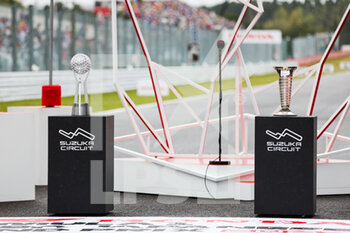 2022-10-09 - world champion and event trophy during the Formula 1 Honda Japanese Grand Prix 2022, 18th round of the 2022 FIA Formula One World Championship from October 7 to 9, 2022 on the Suzuka International Racing Course, in Suzuka, Mie Prefecture, Japan - F1 - JAPANESE GRAND PRIX 2022 - RACE - FORMULA 1 - MOTORS