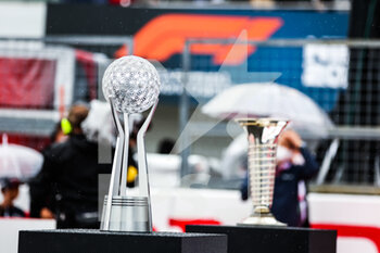 2022-10-09 - event trophy during the Formula 1 Honda Japanese Grand Prix 2022, 18th round of the 2022 FIA Formula One World Championship from October 7 to 9, 2022 on the Suzuka International Racing Course, in Suzuka, Mie Prefecture, Japan - F1 - JAPANESE GRAND PRIX 2022 - RACE - FORMULA 1 - MOTORS