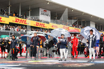 2022-10-09 - starting grid, grille de depart, PEREZ Sergio (mex), Red Bull Racing RB18, VERSTAPPEN Max (ned), Red Bull Racing RB18, TSUNODA Yuki (jap), Scuderia AlphaTauri AT03, GASLY Pierre (fra), Scuderia AlphaTauri AT03, portrait during the Formula 1 Honda Japanese Grand Prix 2022, 18th round of the 2022 FIA Formula One World Championship from October 7 to 9, 2022 on the Suzuka International Racing Course, in Suzuka, Mie Prefecture, Japan - F1 - JAPANESE GRAND PRIX 2022 - RACE - FORMULA 1 - MOTORS