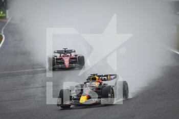 2022-10-09 - 01 VERSTAPPEN Max (nld), Red Bull Racing RB18, action with 16 LECLERC Charles (mco), Scuderia Ferrari F1-75 during the Formula 1 Honda Japense Grand Prix 2022, 18th round of the 2022 FIA Formula One World Championship from Octobre 7 to 9, 2022 on the Suzuka International Racing Course, in Suzuka, Mie Prefecture, Japan - F1 - JAPANESE GRAND PRIX 2022 - RACE - FORMULA 1 - MOTORS
