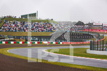 2022-10-09 - illustration track, piste, spectators, fans during the Formula 1 Honda Japanese Grand Prix 2022, 18th round of the 2022 FIA Formula One World Championship from October 7 to 9, 2022 on the Suzuka International Racing Course, in Suzuka, Mie Prefecture, Japan - F1 - JAPANESE GRAND PRIX 2022 - RACE - FORMULA 1 - MOTORS
