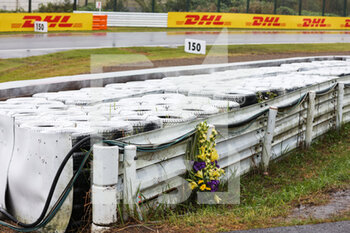 2022-10-09 - flowers in memory of Jules Bianchi during the Formula 1 Honda Japanese Grand Prix 2022, 18th round of the 2022 FIA Formula One World Championship from October 7 to 9, 2022 on the Suzuka International Racing Course, in Suzuka, Mie Prefecture, Japan - F1 - JAPANESE GRAND PRIX 2022 - RACE - FORMULA 1 - MOTORS