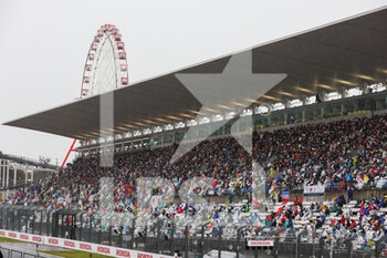 2022-10-09 - spectators, fans, grandstands, gradins, during the Formula 1 Honda Japanese Grand Prix 2022, 18th round of the 2022 FIA Formula One World Championship from October 7 to 9, 2022 on the Suzuka International Racing Course, in Suzuka, Mie Prefecture, Japan - F1 - JAPANESE GRAND PRIX 2022 - RACE - FORMULA 1 - MOTORS