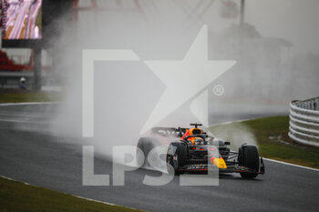 2022-10-09 - 01 VERSTAPPEN Max (nld), Red Bull Racing RB18, action during the Formula 1 Honda Japense Grand Prix 2022, 18th round of the 2022 FIA Formula One World Championship from Octobre 7 to 9, 2022 on the Suzuka International Racing Course, in Suzuka, Mie Prefecture, Japan - F1 - JAPANESE GRAND PRIX 2022 - RACE - FORMULA 1 - MOTORS
