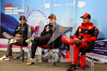 2022-10-09 - From left to right: Sergio Perez (MEX) Red Bull Racing, Max Verstappen (NLD) Red Bull Racing and Charles Leclerc (MON) Ferrari, portrait in the post race FIA Press Conference during the Formula 1 Honda Japanese Grand Prix 2022, 18th round of the 2022 FIA Formula One World Championship from Octobre 7 to 9, 2022 on the Suzuka International Racing Course, in Suzuka, Mie Prefecture, Japan - F1 - JAPANESE GRAND PRIX 2022 - RACE - FORMULA 1 - MOTORS