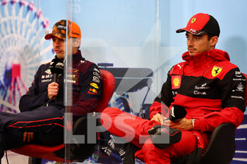 2022-10-09 - From left to right: Max Verstappen (NLD) Red Bull Racing and Charles Leclerc (MON) Ferrari, portrait in the post race FIA Press Conference during the Formula 1 Honda Japanese Grand Prix 2022, 18th round of the 2022 FIA Formula One World Championship from Octobre 7 to 9, 2022 on the Suzuka International Racing Course, in Suzuka, Mie Prefecture, Japan - F1 - JAPANESE GRAND PRIX 2022 - RACE - FORMULA 1 - MOTORS