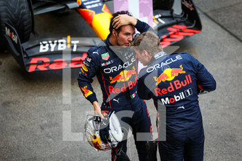 2022-10-09 - PEREZ Sergio (mex), Red Bull Racing RB18, VERSTAPPEN Max (ned), Red Bull Racing RB18, portrait during the Formula 1 Honda Japanese Grand Prix 2022, 18th round of the 2022 FIA Formula One World Championship from Octobre 7 to 9, 2022 on the Suzuka International Racing Course, in Suzuka, Mie Prefecture, Japan - F1 - JAPANESE GRAND PRIX 2022 - RACE - FORMULA 1 - MOTORS