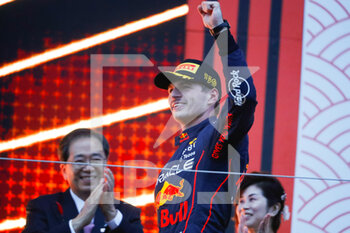 2022-10-09 - VERSTAPPEN Max (ned), Red Bull Racing RB18, portrait podium during the Formula 1 Honda Japanese Grand Prix 2022, 18th round of the 2022 FIA Formula One World Championship from October 7 to 9, 2022 on the Suzuka International Racing Course, in Suzuka, Mie Prefecture, Japan - F1 - JAPANESE GRAND PRIX 2022 - RACE - FORMULA 1 - MOTORS