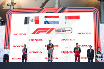 2022-10-09 - VERSTAPPEN Max (ned), Red Bull Racing RB18, PEREZ Sergio (mex), Red Bull Racing RB18, LECLERC Charles (mco), Scuderia Ferrari F1-75, portrait podium during the Formula 1 Honda Japanese Grand Prix 2022, 18th round of the 2022 FIA Formula One World Championship from October 7 to 9, 2022 on the Suzuka International Racing Course, in Suzuka, Mie Prefecture, Japan - F1 - JAPANESE GRAND PRIX 2022 - RACE - FORMULA 1 - MOTORS