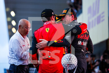 2022-10-09 - VERSTAPPEN Max (ned), Red Bull Racing RB18, celebrating race victory and world championship on the podium with LECLERC Charles (mco), Scuderia Ferrari F1-75, during the Formula 1 Honda Japanese Grand Prix 2022, 18th round of the 2022 FIA Formula One World Championship from Octobre 7 to 9, 2022 on the Suzuka International Racing Course, in Suzuka, Mie Prefecture, Japan - F1 - JAPANESE GRAND PRIX 2022 - RACE - FORMULA 1 - MOTORS