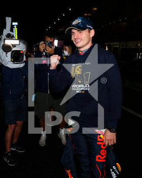 2022-10-09 - VERSTAPPEN Max (ned), Red Bull Racing RB18, portrait celebrating victory of the world championship during the Formula 1 Honda Japanese Grand Prix 2022, 18th round of the 2022 FIA Formula One World Championship from Octobre 7 to 9, 2022 on the Suzuka International Racing Course, in Suzuka, Mie Prefecture, Japan - F1 - JAPANESE GRAND PRIX 2022 - RACE - FORMULA 1 - MOTORS