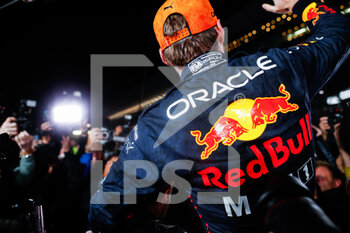 2022-10-09 - VERSTAPPEN Max (ned), Red Bull Racing RB18, portrait celebrating his second world champion title during the Formula 1 Honda Japanese Grand Prix 2022, 18th round of the 2022 FIA Formula One World Championship from October 7 to 9, 2022 on the Suzuka International Racing Course, in Suzuka, Mie Prefecture, Japan - F1 - JAPANESE GRAND PRIX 2022 - RACE - FORMULA 1 - MOTORS