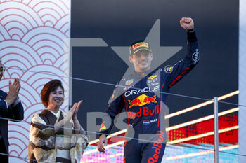 2022-10-09 - VERSTAPPEN Max (ned), Red Bull Racing RB18, portrait podium during the Formula 1 Honda Japense Grand Prix 2022, 18th round of the 2022 FIA Formula One World Championship from Octobre 7 to 9, 2022 on the Suzuka International Racing Course, in Suzuka, Mie Prefecture, Japan - F1 - JAPANESE GRAND PRIX 2022 - RACE - FORMULA 1 - MOTORS