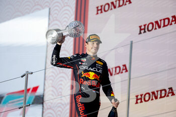 2022-10-09 - VERSTAPPEN Max (ned), Red Bull Racing RB18, portrait podium during the Formula 1 Honda Japense Grand Prix 2022, 18th round of the 2022 FIA Formula One World Championship from Octobre 7 to 9, 2022 on the Suzuka International Racing Course, in Suzuka, Mie Prefecture, Japan - F1 - JAPANESE GRAND PRIX 2022 - RACE - FORMULA 1 - MOTORS