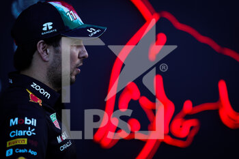 2022-10-20 - PEREZ Sergio (mex), Red Bull Racing RB18, portrait during the Formula 1 Aramco United States Grand Prix 2022, 19th round of the 2022 FIA Formula One World Championship from October 21 to 23, 2022 on the Circuit of the Americas, in Austin, Texas - F1 - UNITED STATES GRAND PRIX 2022 - FORMULA 1 - MOTORS