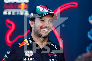2022-10-20 - PEREZ Sergio (mex), Red Bull Racing RB18, portrait during the Formula 1 Aramco United States Grand Prix 2022, 19th round of the 2022 FIA Formula One World Championship from October 21 to 23, 2022 on the Circuit of the Americas, in Austin, Texas - F1 - UNITED STATES GRAND PRIX 2022 - FORMULA 1 - MOTORS