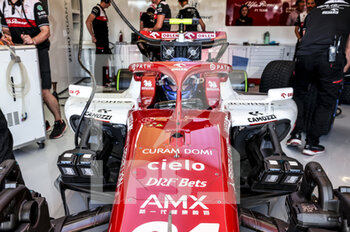 2022-10-21 - ZHOU Guanyu (chi), Alfa Romeo F1 Team ORLEN C42, portrait during the Formula 1 Aramco United States Grand Prix 2022, 19th round of the 2022 FIA Formula One World Championship from October 21 to 23, 2022 on the Circuit of the Americas, in Austin, Texas - F1 - UNITED STATES GRAND PRIX 2022 - FORMULA 1 - MOTORS