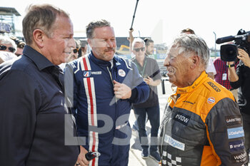2022-10-22 - Martin Brundle, Mario Andretti and BROWN Zak (usa), CEO of of McLaren Racing, portrait during the Formula 1 Aramco United States Grand Prix 2022, 19th round of the 2022 FIA Formula One World Championship from October 21 to 23, 2022 on the Circuit of the Americas, in Austin, Texas - F1 - UNITED STATES GRAND PRIX 2022 - FORMULA 1 - MOTORS