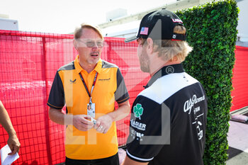 2022-10-22 - HAKKINEN Mika talking to BOTTAS Valtteri (fin), Alfa Romeo F1 Team ORLEN C42, portrait during the Formula 1 Aramco United States Grand Prix 2022, 19th round of the 2022 FIA Formula One World Championship from October 21 to 23, 2022 on the Circuit of the Americas, in Austin, Texas - F1 - UNITED STATES GRAND PRIX 2022 - FORMULA 1 - MOTORS