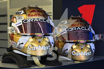 2022-10-27 - VERSTAPPEN Max (ned), Red Bull Racing RB18, portrait helmet, casque, during the Formula 1 Grand Premio de la Ciudad de Mexico 2022, Mexican Grand Prix 2022, 20th round of the 2022 FIA Formula One World Championship from October 28 to 30, 2022 on the Autodromo Hermanos Rodríguez, in Mexico City, Mexico - F1 - MEXICO CITY GRAND PRIX 2022 - FORMULA 1 - MOTORS