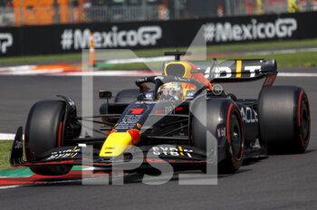2022-10-29 - 01 VERSTAPPEN Max (nld), Red Bull Racing RB18, action during the Formula 1 Grand Premio de la Ciudad de Mexico 2022, Mexican Grand Prix 2022, 20th round of the 2022 FIA Formula One World Championship from October 28 to 30, 2022 on the Autodromo Hermanos Rodríguez, in Mexico City, Mexico - F1 - MEXICO CITY GRAND PRIX 2022 - FORMULA 1 - MOTORS