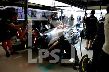 2022-10-29 - 63 RUSSELL George (gbr), Mercedes AMG F1 Team W13, action garage, box, during the Formula 1 Grand Premio de la Ciudad de Mexico 2022, Mexican Grand Prix 2022, 20th round of the 2022 FIA Formula One World Championship from October 28 to 30, 2022 on the Autodromo Hermanos Rodríguez, in Mexico City, Mexico - F1 - MEXICO CITY GRAND PRIX 2022 - FORMULA 1 - MOTORS