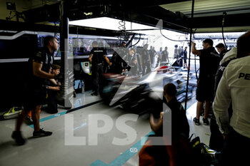 2022-10-29 - 63 RUSSELL George (gbr), Mercedes AMG F1 Team W13, action garage, box, during the Formula 1 Grand Premio de la Ciudad de Mexico 2022, Mexican Grand Prix 2022, 20th round of the 2022 FIA Formula One World Championship from October 28 to 30, 2022 on the Autodromo Hermanos Rodríguez, in Mexico City, Mexico - F1 - MEXICO CITY GRAND PRIX 2022 - FORMULA 1 - MOTORS