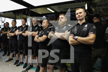 2022-10-29 - Mercedes AMG F1 Team, ambiance mechanic, mecanicien during the Formula 1 Grand Premio de la Ciudad de Mexico 2022, Mexican Grand Prix 2022, 20th round of the 2022 FIA Formula One World Championship from October 28 to 30, 2022 on the Autodromo Hermanos Rodríguez, in Mexico City, Mexico - F1 - MEXICO CITY GRAND PRIX 2022 - FORMULA 1 - MOTORS