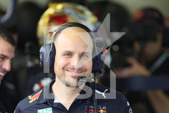 2022-10-29 - Lambiase GianPiero, race engineer of VERSTAPPEN Max (ned), Red Bull Racing RB18, portrait, during the Formula 1 Grand Premio de la Ciudad de Mexico 2022, Mexican Grand Prix 2022, 20th round of the 2022 FIA Formula One World Championship from October 28 to 30, 2022 on the Autodromo Hermanos Rodríguez, in Mexico City, Mexico - F1 - MEXICO CITY GRAND PRIX 2022 - FORMULA 1 - MOTORS