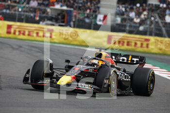 2022-10-30 - 01 VERSTAPPEN Max (nld), Red Bull Racing RB18, action during the Formula 1 Grand Premio de la Ciudad de Mexico 2022, Mexican Grand Prix 2022, 20th round of the 2022 FIA Formula One World Championship from October 28 to 30, 2022 on the Autodromo Hermanos Rodríguez, in Mexico City, Mexico - F1 - MEXICO CITY GRAND PRIX 2022 - RACE - FORMULA 1 - MOTORS