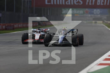 2022-10-30 - 20 MAGNUSSEN Kevin (den), Haas F1 Team VF-22 Ferrari, action 06 LATIFI Nicholas (can), Williams Racing FW44, action during the Formula 1 Grand Premio de la Ciudad de Mexico 2022, Mexican Grand Prix 2022, 20th round of the 2022 FIA Formula One World Championship from October 28 to 30, 2022 on the Autodromo Hermanos Rodríguez, in Mexico City, Mexico - F1 - MEXICO CITY GRAND PRIX 2022 - RACE - FORMULA 1 - MOTORS