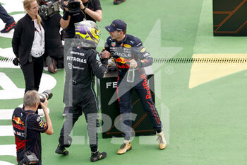 2022-10-30 - HAMILTON Lewis (gbr), Mercedes AMG F1 Team W13, portrait VERSTAPPEN Max (ned), Red Bull Racing RB18, portrait during the Formula 1 Grand Premio de la Ciudad de Mexico 2022, Mexican Grand Prix 2022, 20th round of the 2022 FIA Formula One World Championship from October 28 to 30, 2022 on the Autodromo Hermanos Rodríguez, in Mexico City, Mexico - F1 - MEXICO CITY GRAND PRIX 2022 - RACE - FORMULA 1 - MOTORS